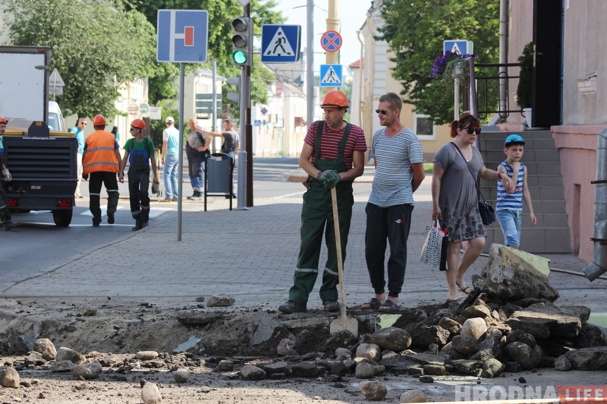 Вуліцу Вялікую Траецкую закрылі на рамонт Вуліцу Вялікую Траецкую закрылі на рамонт
