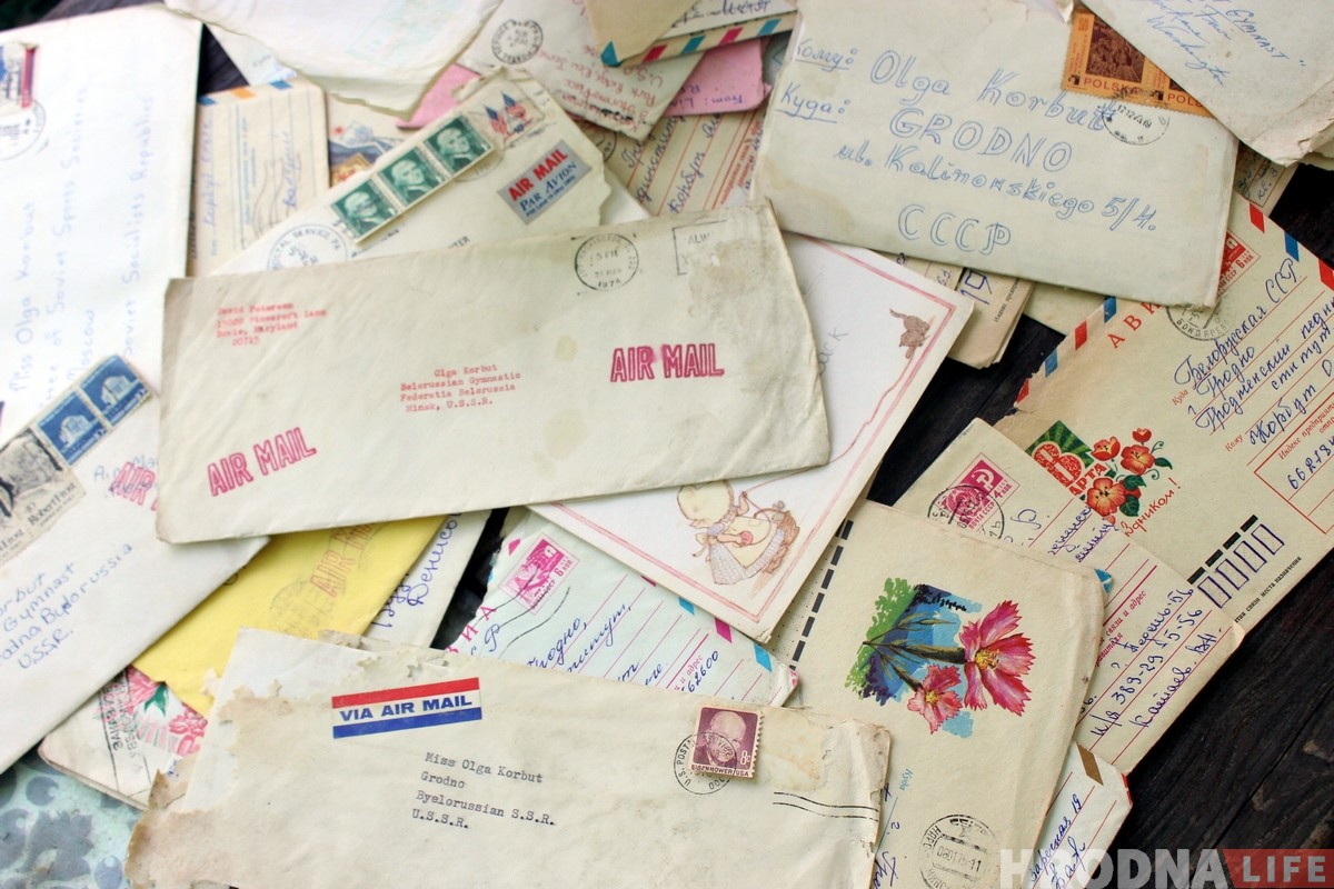 "Як гэта магчыма?". Вольга Корбут пракаментавала лісты фанатаў, якія знайшліся ў Гродне