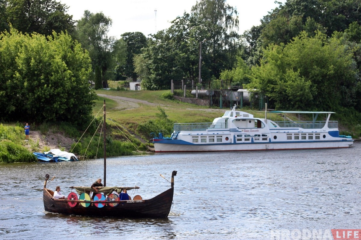З баямі, але стартаваў: на Нёмане прэзентавалі суднаходны праект "Гарадзенскi ветразь"