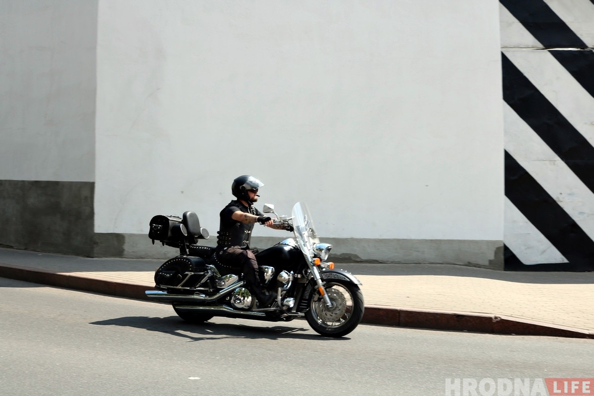 "Хавайся ў бульбу": па Гродне праехалася мотакалона, якой магло і не быць