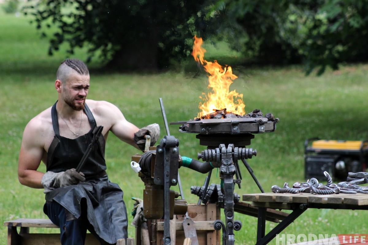 «Тут знакавая зямля». У Каложскім парку праходзіць фестываль сярэднявечнай культуры