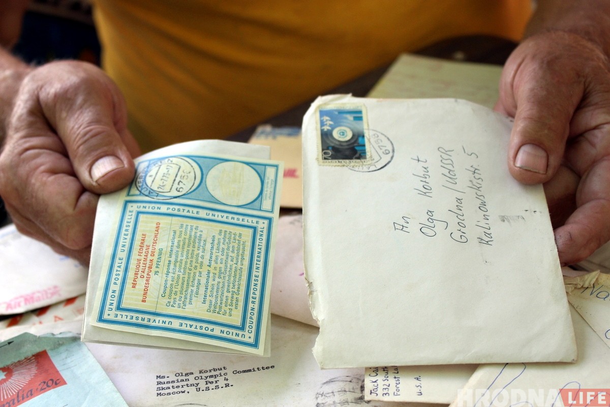 «Магчыма, Корбут іх і не бачыла». Гродзенскаму калекцыянеру прынеслі лісты для алімпійскай чэмпіёнкі