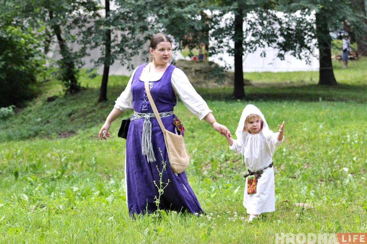 «Тут знакавая зямля». У Каложскім парку праходзіць фестываль сярэднявечнай культуры
