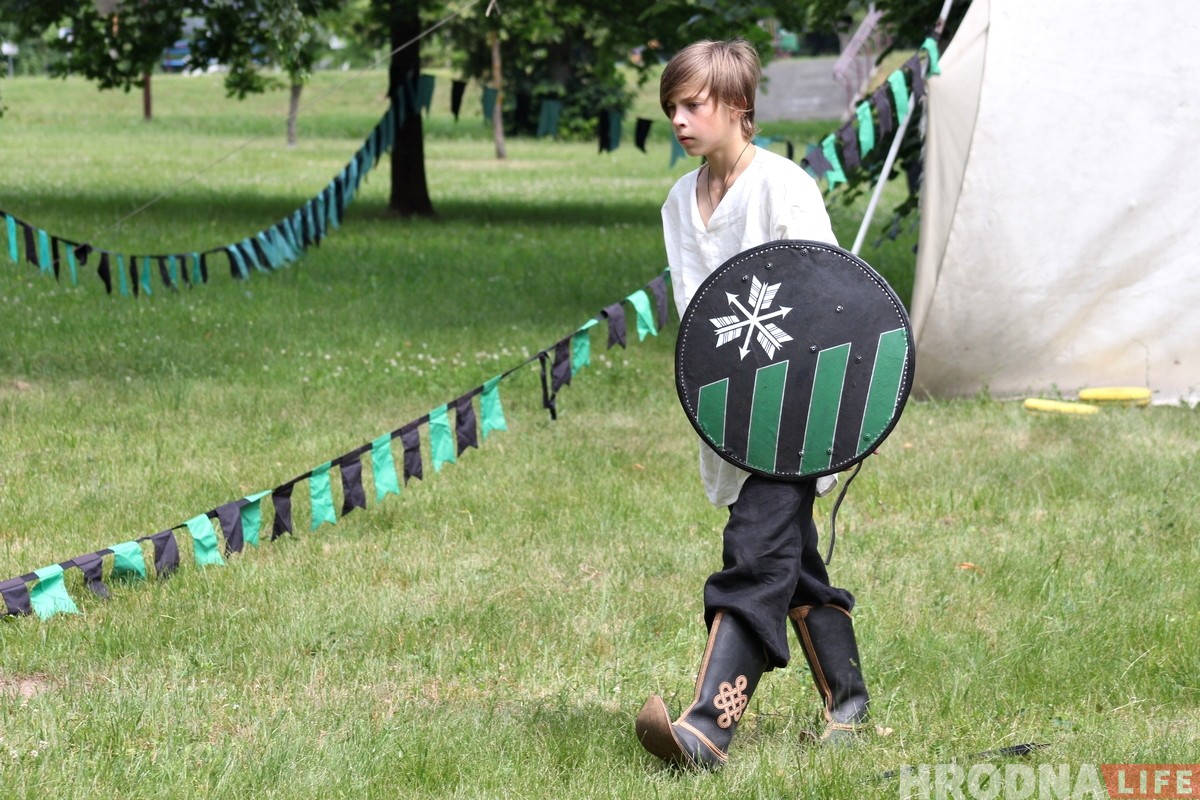 «Тут знакавая зямля». У Каложскім парку праходзіць фестываль сярэднявечнай культуры