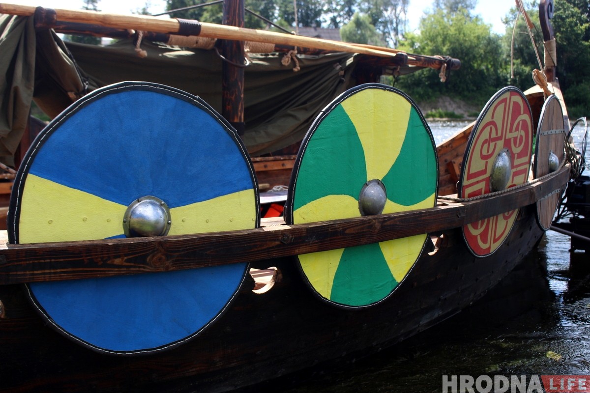 З баямі, але стартаваў: на Нёмане прэзентавалі суднаходны праект "Гарадзенскi ветразь"