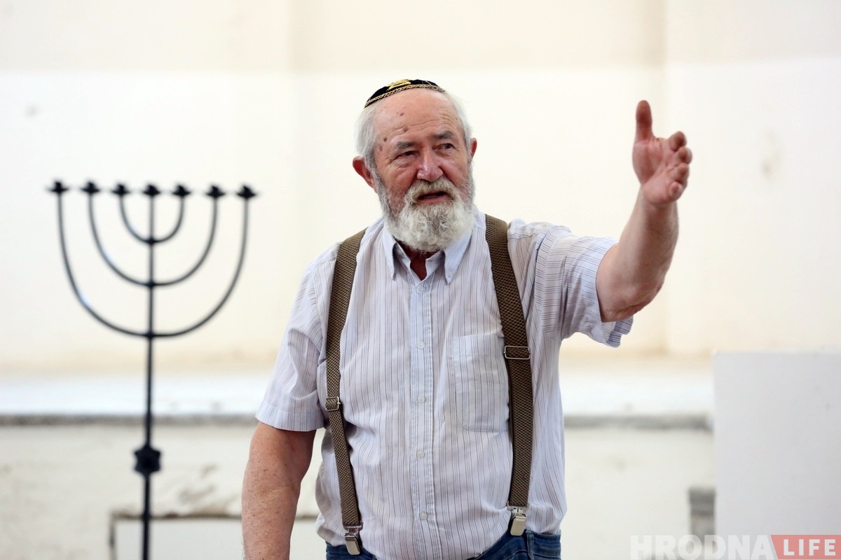 «Охватил лишь малую часть». Гродненский фотограф представил в синагоге выставку про еврейское наследие Беларуси