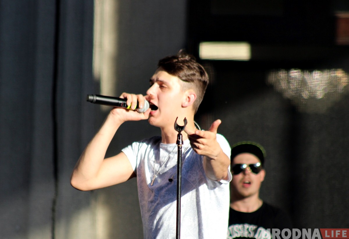 "Собрались кайфануть". В Гродно прошел концерт Тимы Белорусских