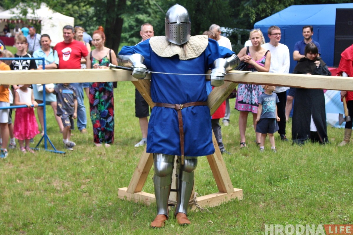 «Тут знакавая зямля». У Каложскім парку праходзіць фестываль сярэднявечнай культуры