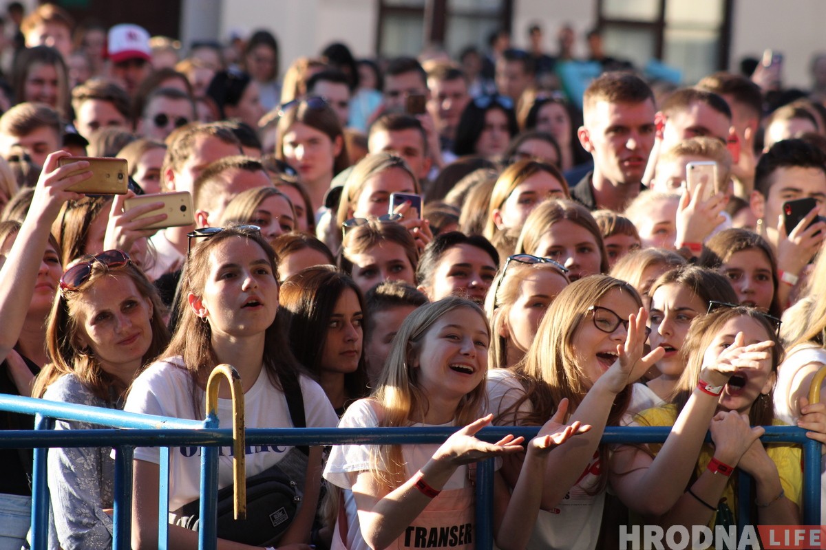 "Собрались кайфануть". В Гродно прошел концерт Тимы Белорусских