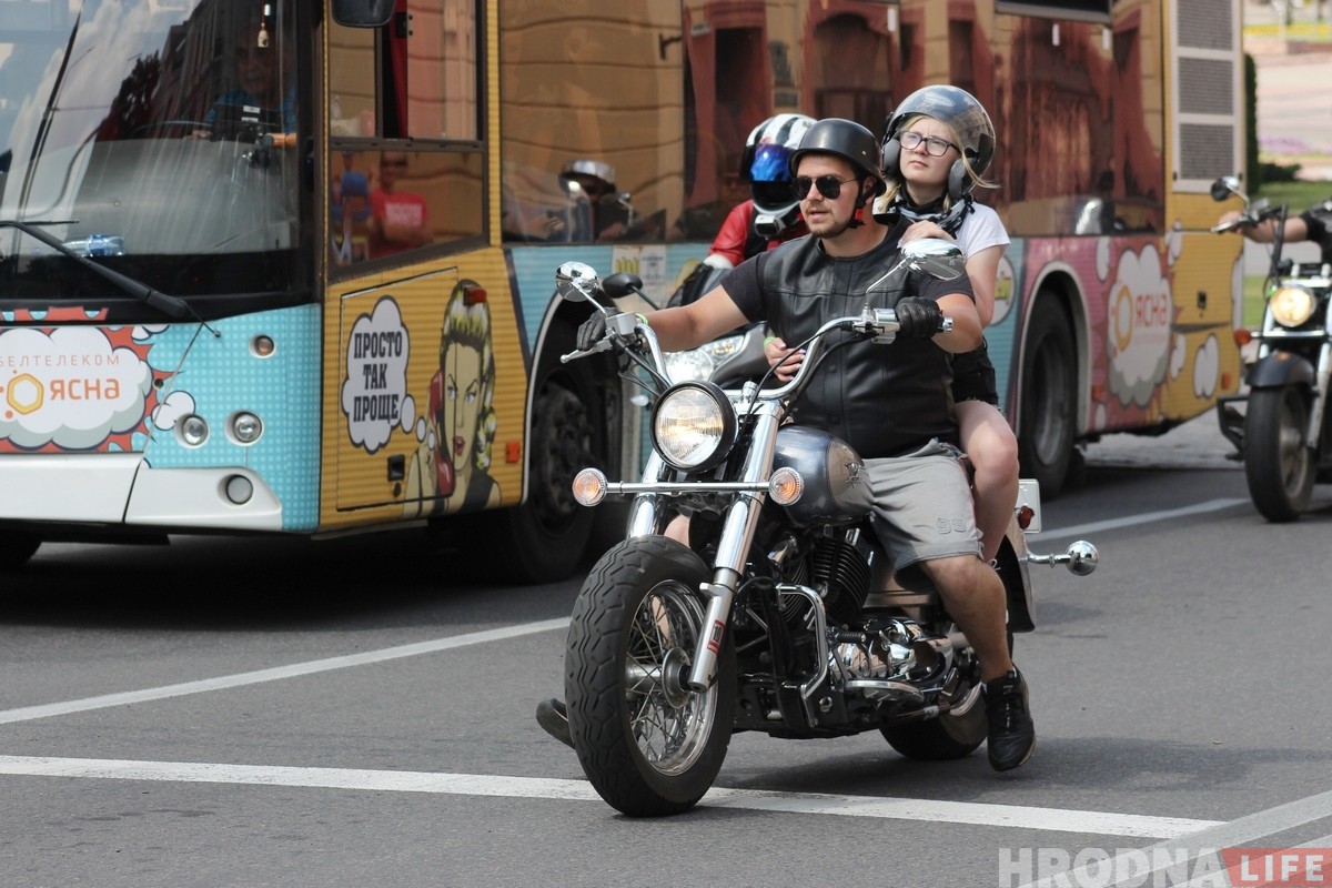 "Хавайся ў бульбу": па Гродне праехалася мотакалона, якой магло і не быць