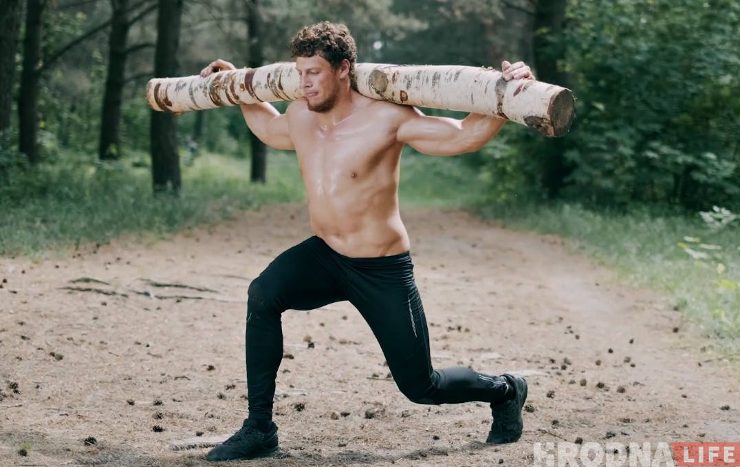 «Чтобы прокачать себя, не обязательно тягать железо в зале». Гродненец рассказывает про силовые тренировки на природе