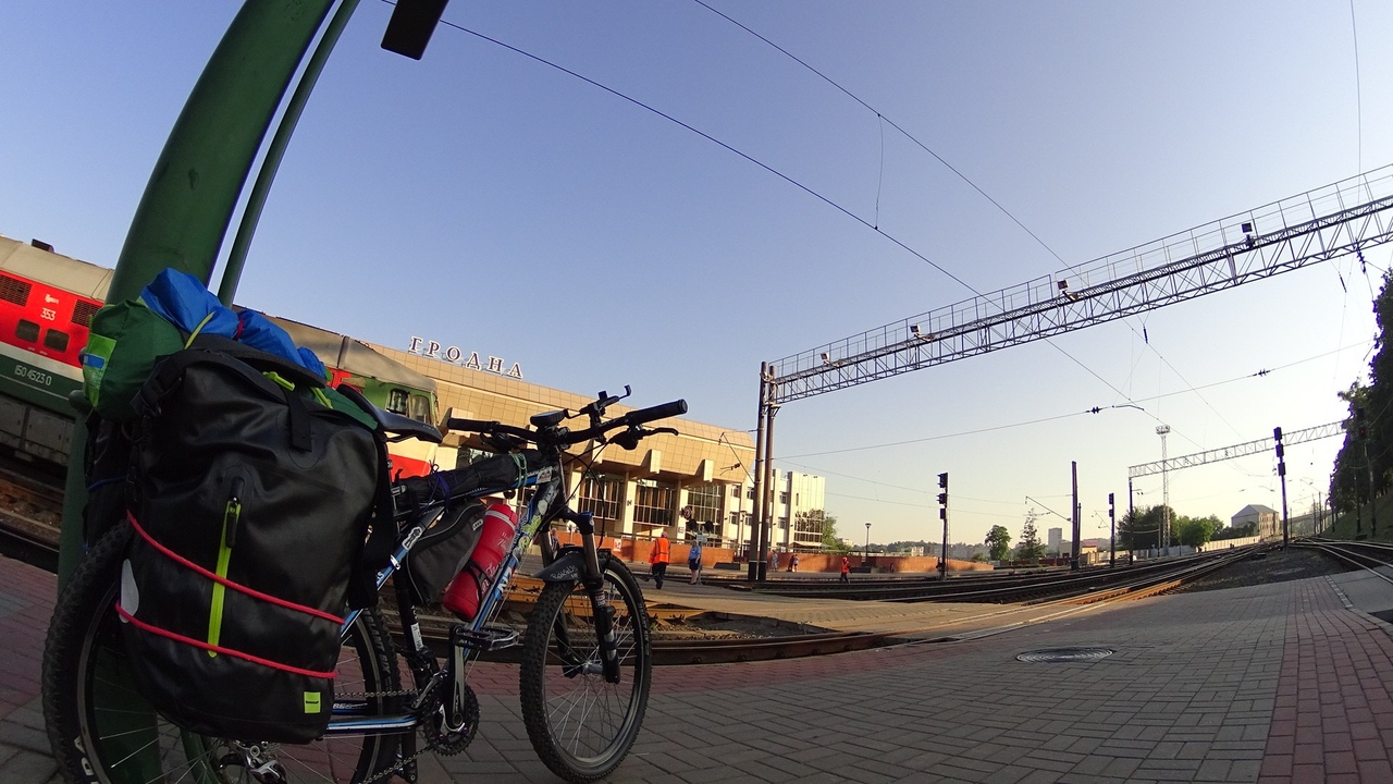 «Хачу ўбачыць, як жывуць людзі». Велападарожнік едзе ўздоўж усёй мяжы Беларусі