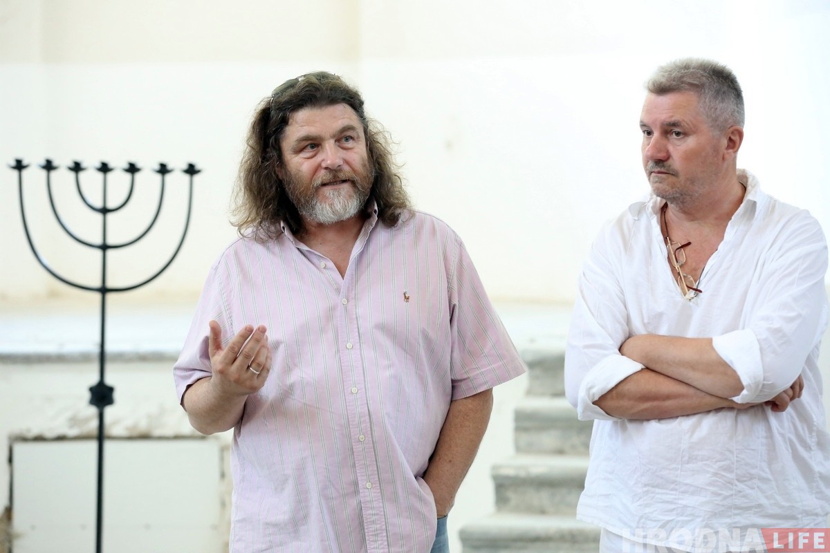 «Охватил лишь малую часть». Гродненский фотограф представил в синагоге выставку про еврейское наследие Беларуси