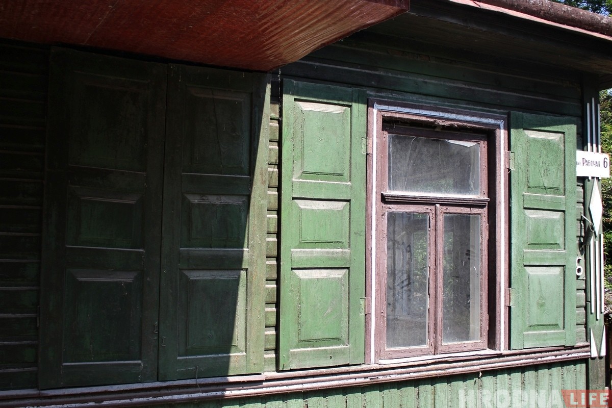 «Сохранить осколок старой культуры». Гродненец купил 90-летний деревянный дом, чтобы восстановить и жить в нем