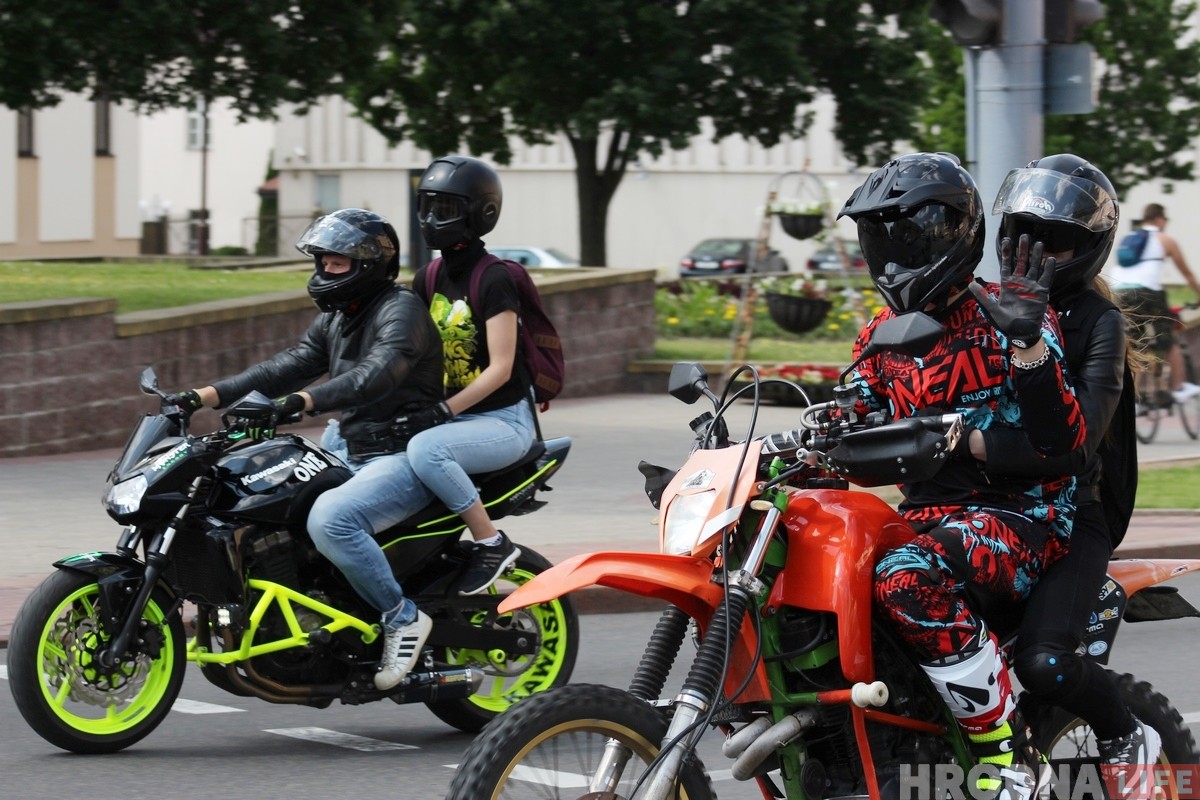 "Хавайся ў бульбу": па Гродне праехалася мотакалона, якой магло і не быць