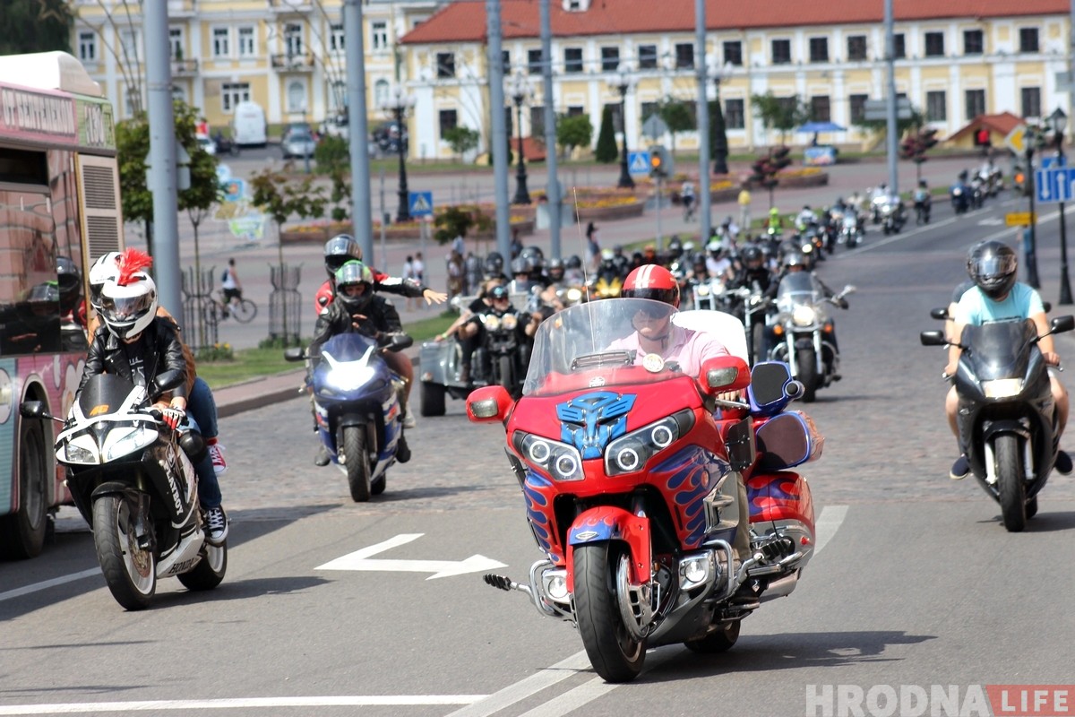 "Хавайся ў бульбу": па Гродне праехалася мотакалона, якой магло і не быць