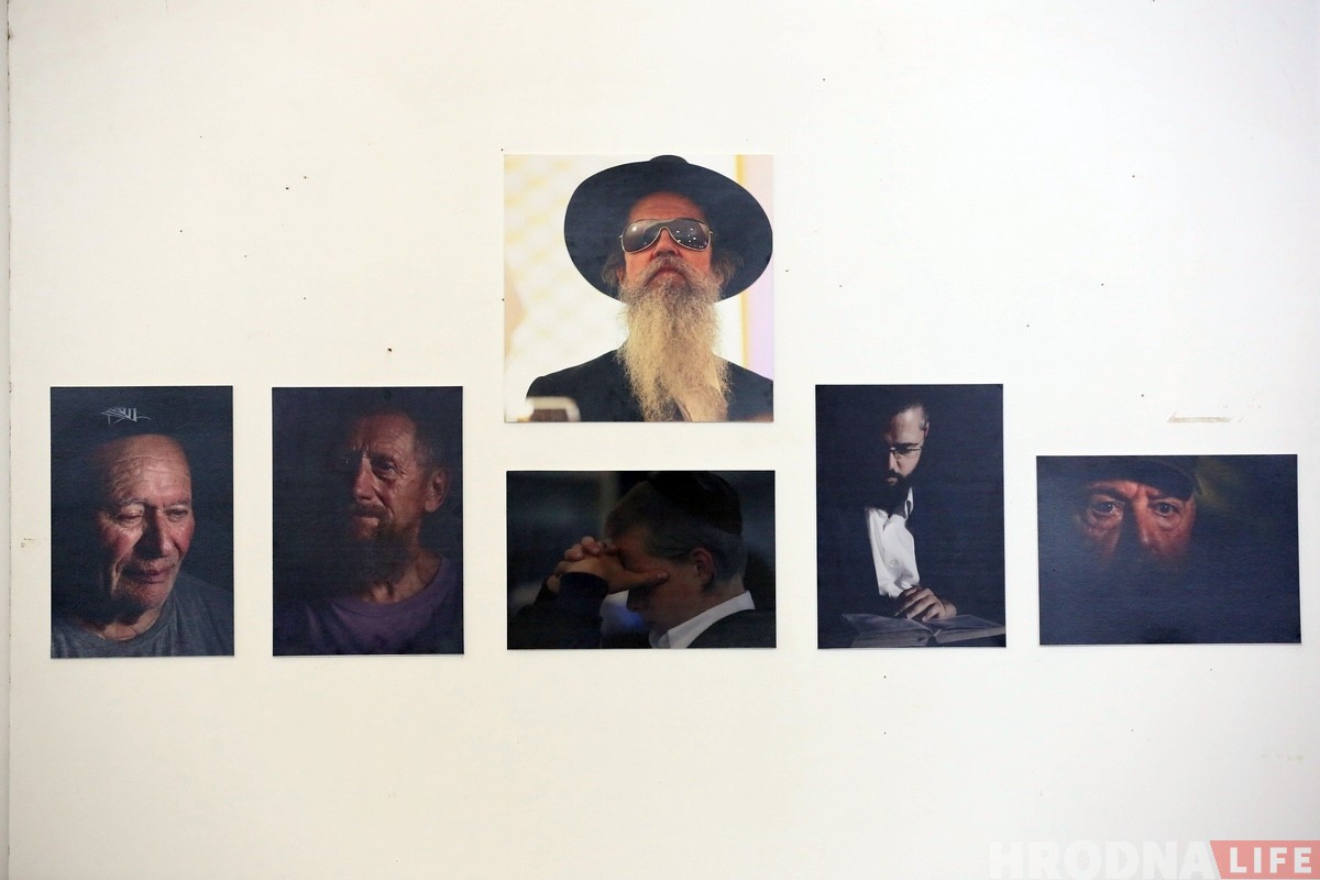 «Охватил лишь малую часть». Гродненский фотограф представил в синагоге выставку про еврейское наследие Беларуси