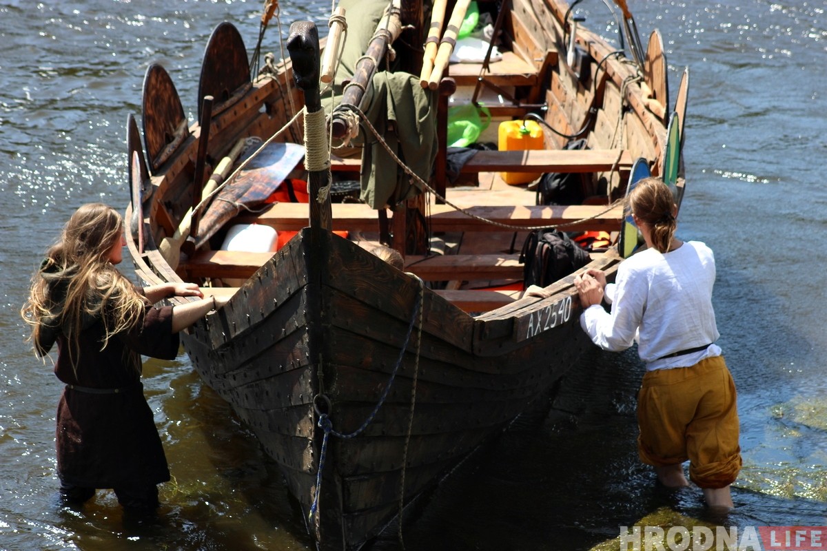 З баямі, але стартаваў: на Нёмане прэзентавалі суднаходны праект "Гарадзенскi ветразь"