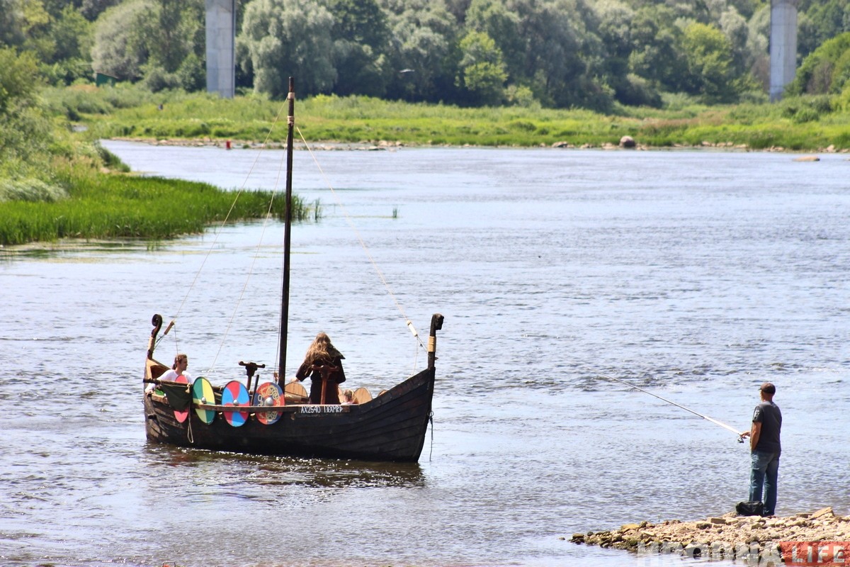 З баямі, але стартаваў: на Нёмане прэзентавалі суднаходны праект "Гарадзенскi ветразь"