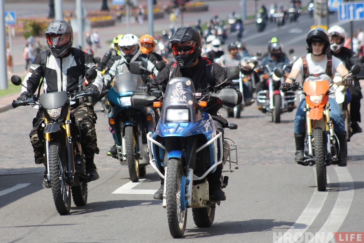 "Хавайся ў бульбу": па Гродне праехалася мотакалона, якой магло і не быць