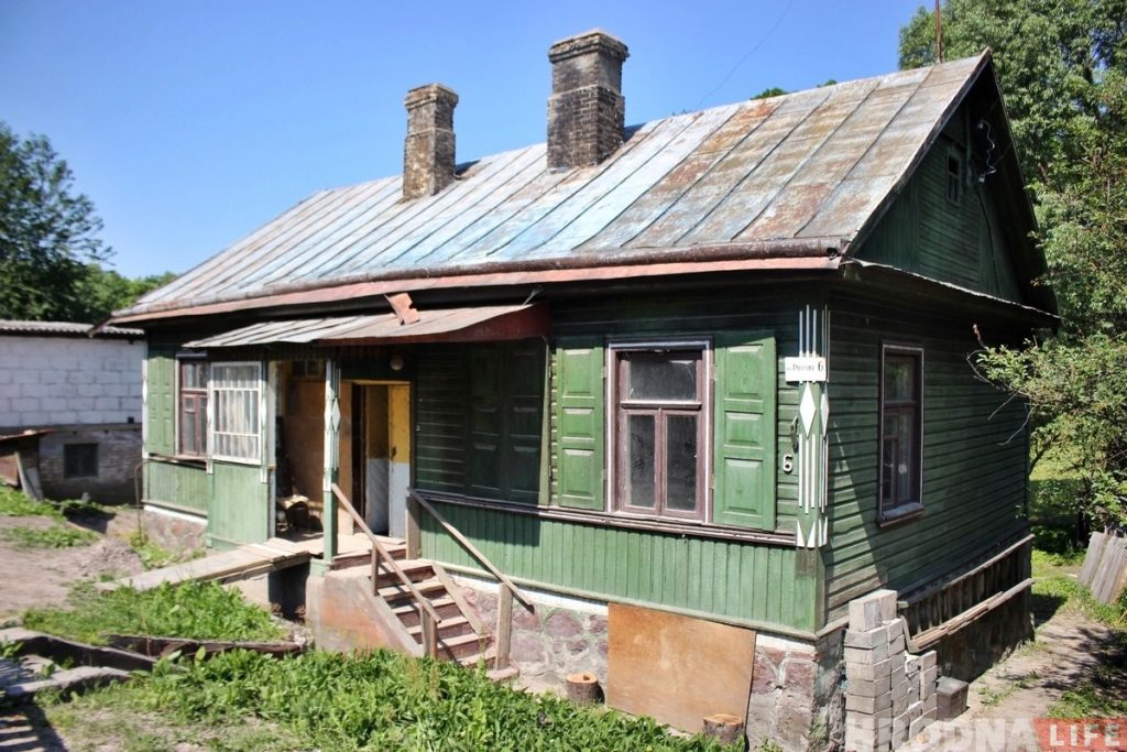 «Захаваць асколак старой культуры». Гродзенец купіў 90-гадовы драўляны дом, каб аднавіць і жыць у ім