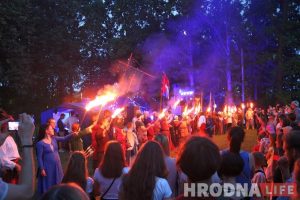 Фэст "Мяжа" закончылі музыкай і фаер-шоў Фэст "Мяжа" закончылі музыкай і фаер-шоў