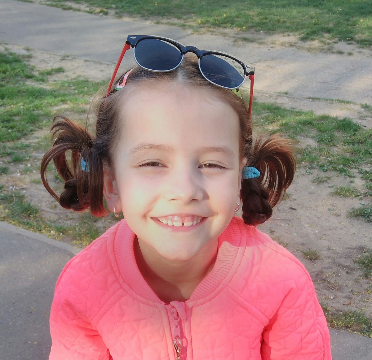 "Я вельмі хачу другое вушка і чуць, як усе". Патрэбна дапамога сямігадовай Алёне Уласенка