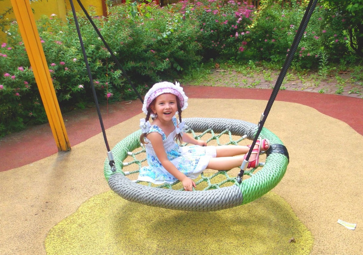 "Я вельмі хачу другое вушка і чуць, як усе". Патрэбна дапамога сямігадовай Алёне Уласенка