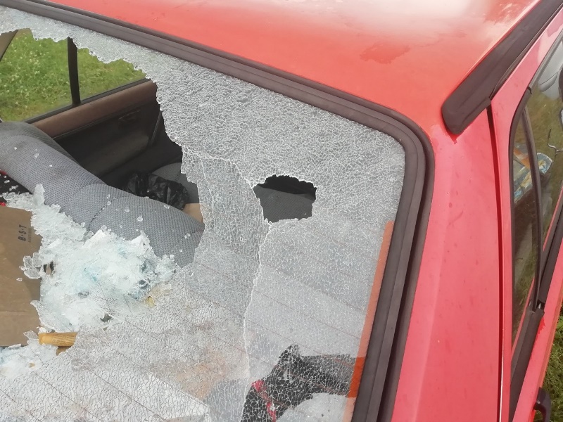 Смотрите, какой град выпал в Ошмянах. Он побил машины