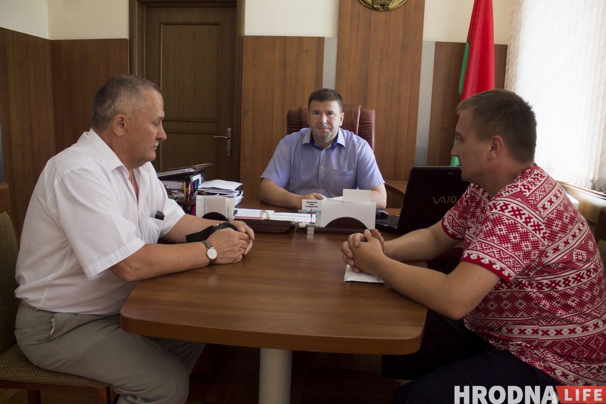 Гродненец поставил палатку перед администрацией района и собрался там жить. Ему предложили другое жилье