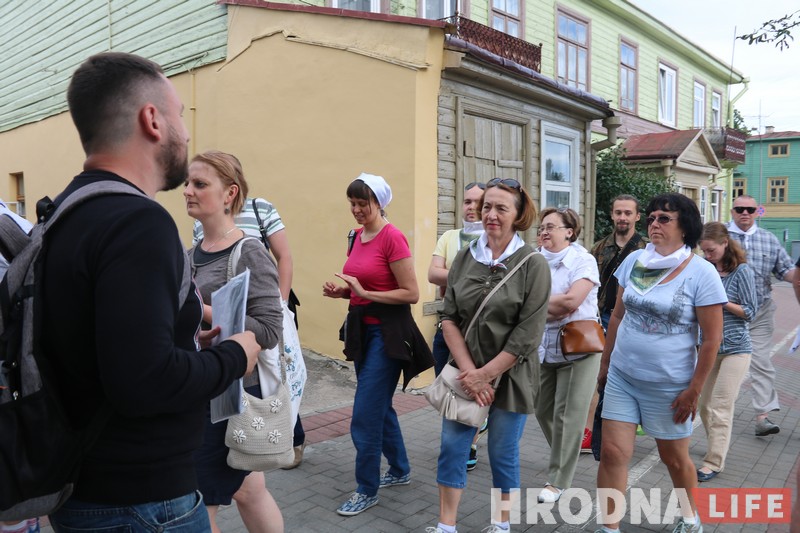 “Новы Свет я ніколі не бачыў”. Да шпацыру з пахамі і смакамі далучыліся невідушчыя ўдзельнікі “Новы Свет я ніколі не бачыў”. Да шпацыру з пахамі і смакамі далучыліся невідушчыя ўдзельнікі