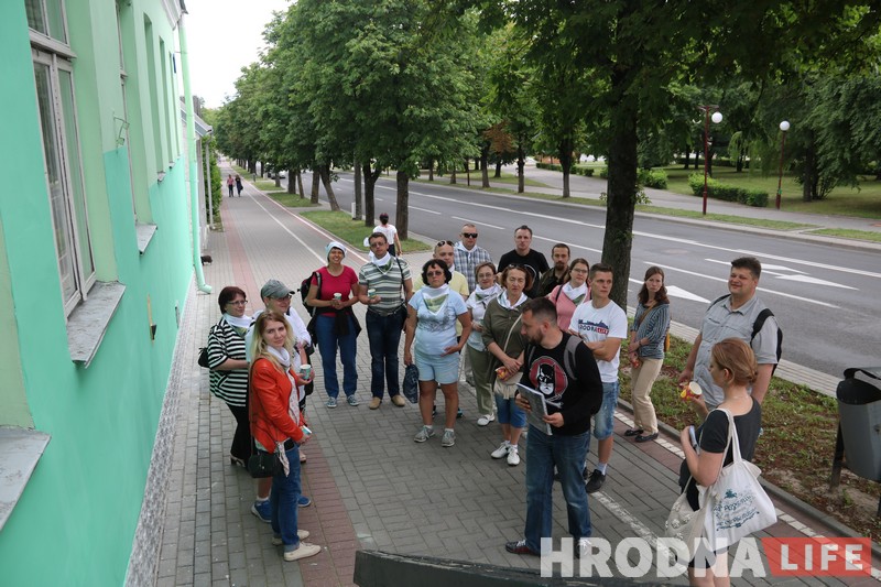 “Новы Свет я ніколі не бачыў”. Да шпацыру з пахамі і смакамі далучыліся невідушчыя ўдзельнікі “Новы Свет я ніколі не бачыў”. Да шпацыру з пахамі і смакамі далучыліся невідушчыя ўдзельнікі