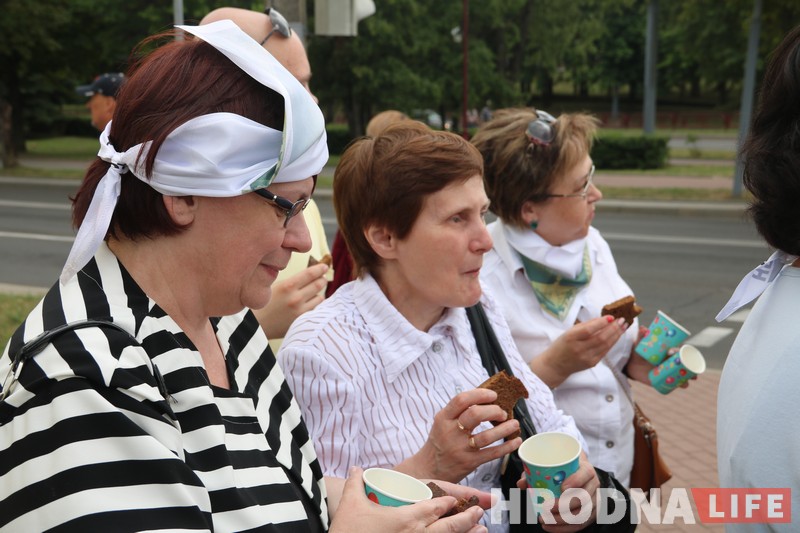 “Новы Свет я ніколі не бачыў”. Да шпацыру з пахамі і смакамі далучыліся невідушчыя ўдзельнікі “Новы Свет я ніколі не бачыў”. Да шпацыру з пахамі і смакамі далучыліся невідушчыя ўдзельнікі