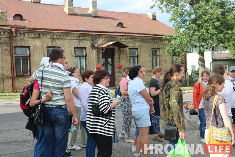 “Новы Свет я ніколі не бачыў”. Да шпацыру з пахамі і смакамі далучыліся невідушчыя ўдзельнікі “Новы Свет я ніколі не бачыў”. Да шпацыру з пахамі і смакамі далучыліся невідушчыя ўдзельнікі