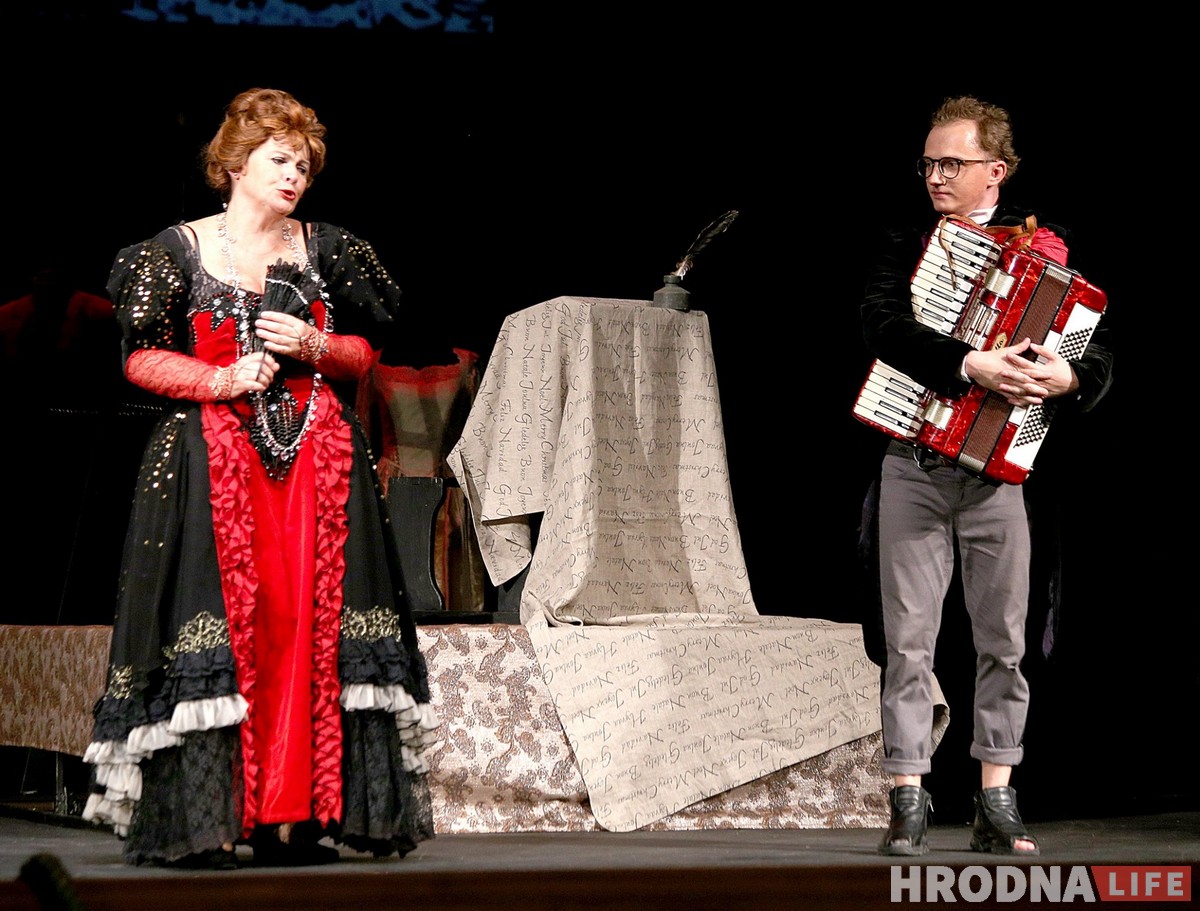 Акторы з Беластоку паказалі гродзенцам «Помсту» па-польску Акторы з Беластоку паказалі гродзенцам «Помсту» па-польску