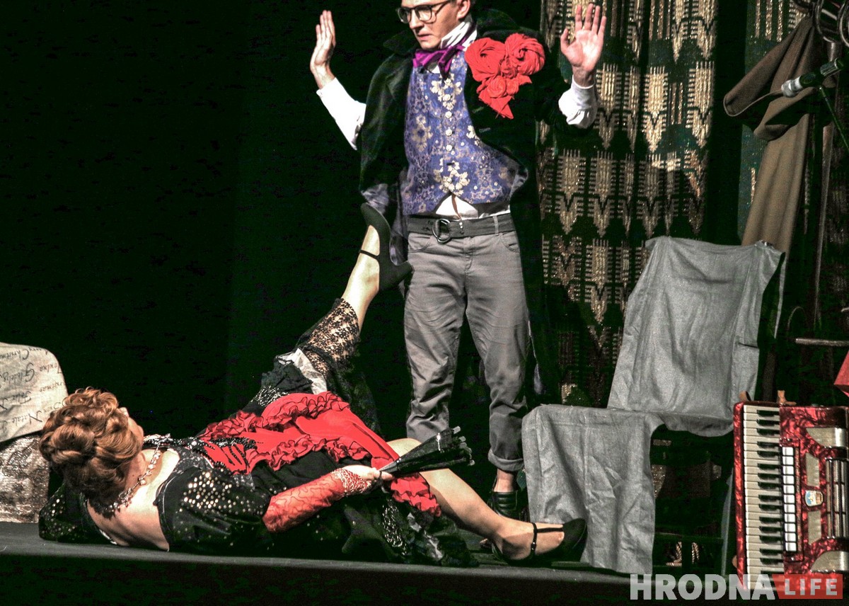 Акторы з Беластоку паказалі гродзенцам «Помсту» па-польску Акторы з Беластоку паказалі гродзенцам «Помсту» па-польску