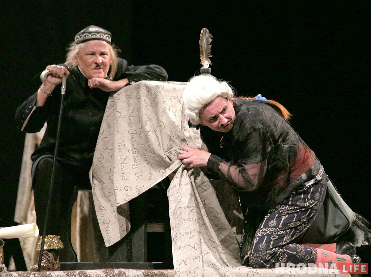 Акторы з Беластоку паказалі гродзенцам «Помсту» па-польску Акторы з Беластоку паказалі гродзенцам «Помсту» па-польску