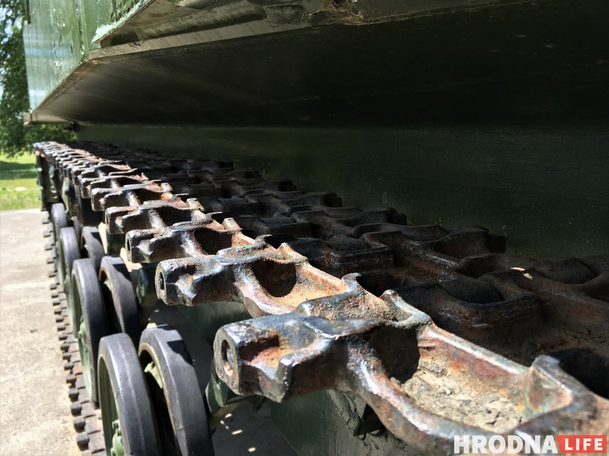 Як выглядае асфальт пасля рэпетыцыі парада да Дня незалежнасці і што пра гэта пішуць у Instagram