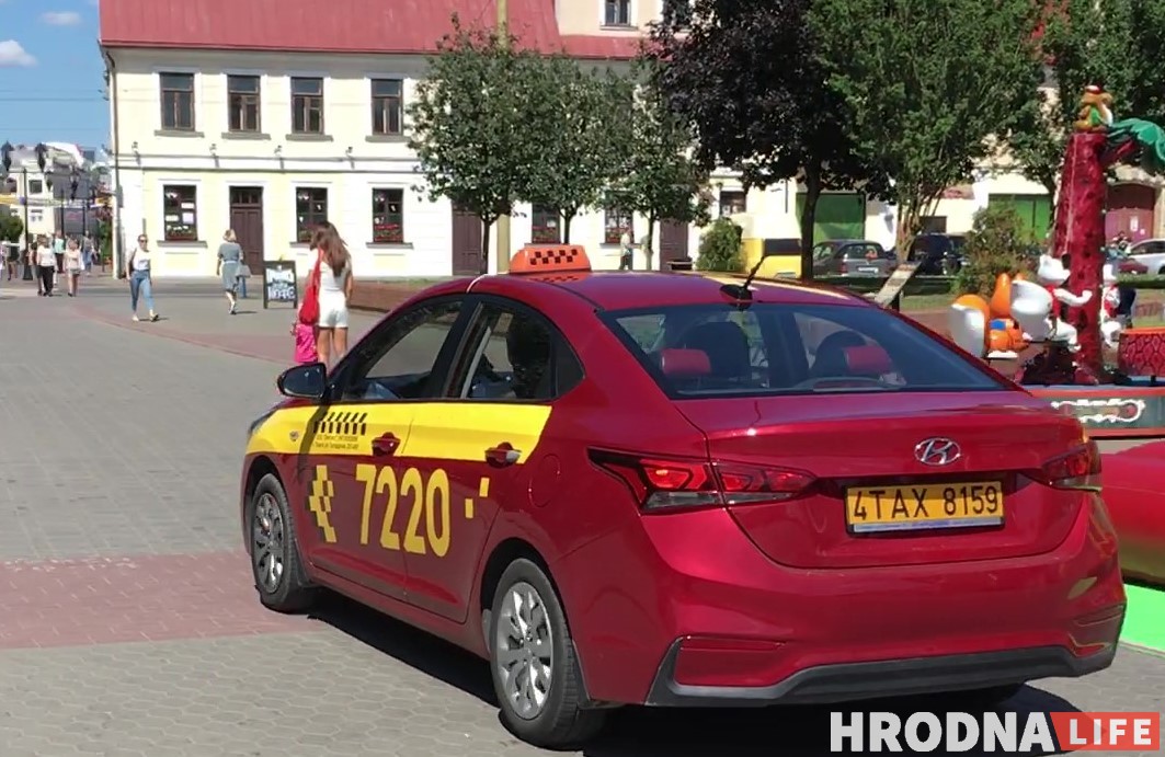 Таксісты і не толькі. Чаму па пешаходнай Маставой усё часцей ездзяць на аўто?