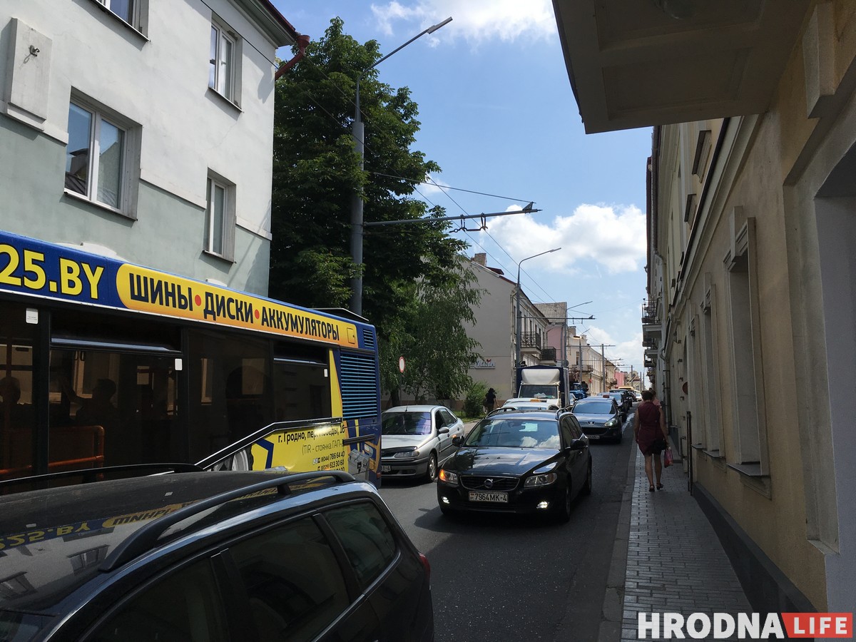 Небольшое ДТП в центре. Пробка образовалась моментально