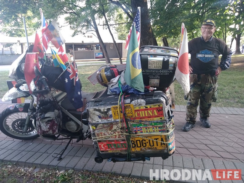 Не слышит, но водит байк. 78-летний мотопутешественник ездит по миру, чтобы попасть в Книгу рекордов Гиннеса