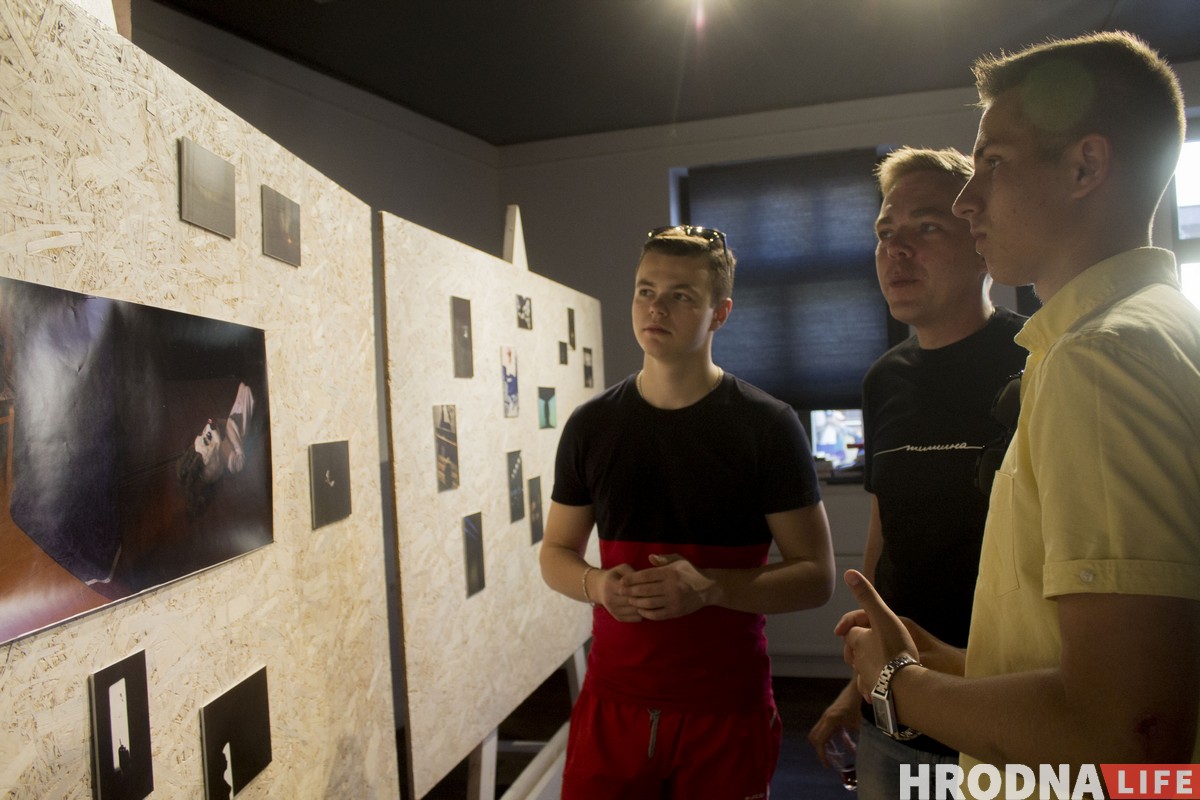 «Будет свет или будет тьма?». Александр Саенко открыл самую личную и самую главную выставку