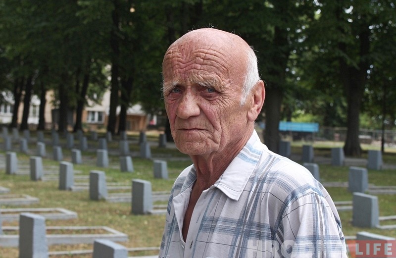 Камень с могилы немецкого солдата, который нашли на Немане, перевезли на военное кладбище