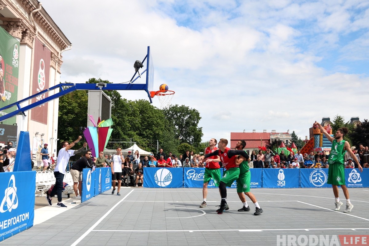Паглядзець вулічны баскетбол у цэнтры Гродна прыйшлі сотні гледачоў