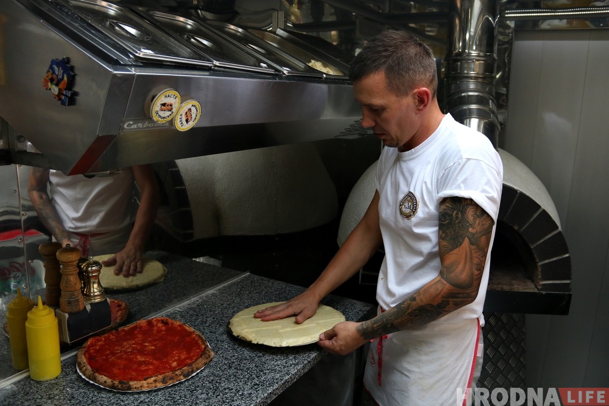 В гродненском Pizzatruck сделали пиццу с портретом гангстера Мейера Ланского