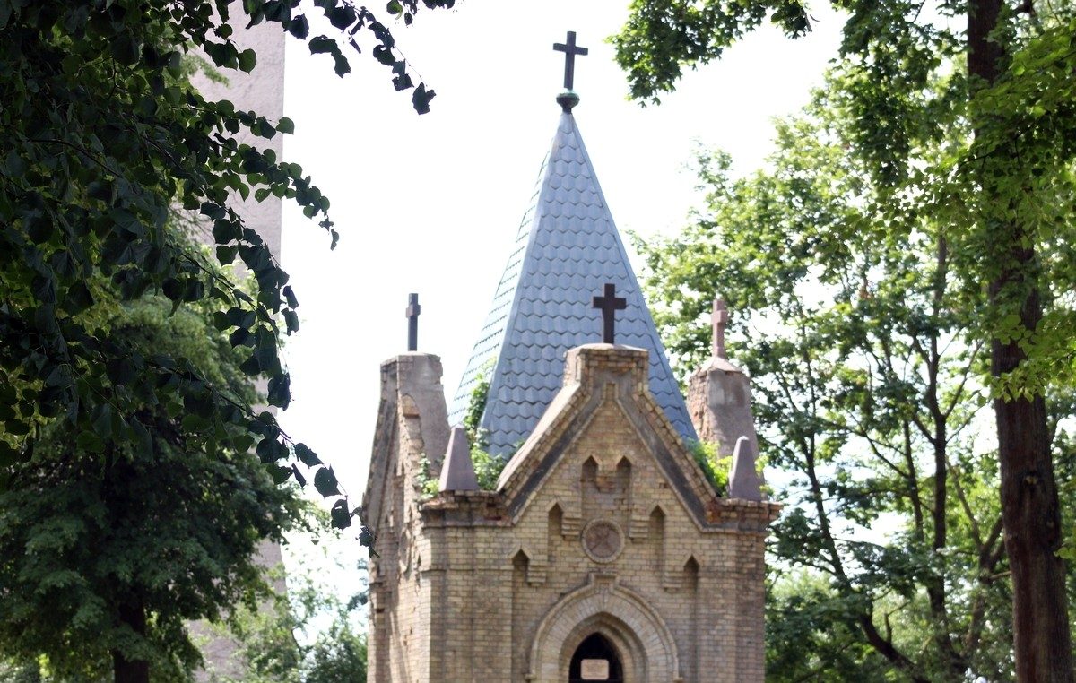 У Гродне на вайсковых могілках развальваецца капліца генерала Русаў. Лютэране шукаюць спонсараў, каб аднавіць яе