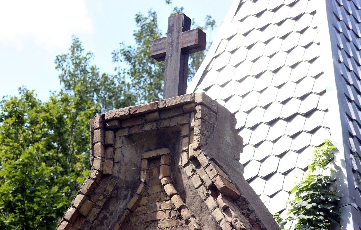 У Гродне на вайсковых могілках развальваецца капліца генерала Русаў. Лютэране шукаюць спонсараў, каб аднавіць яе