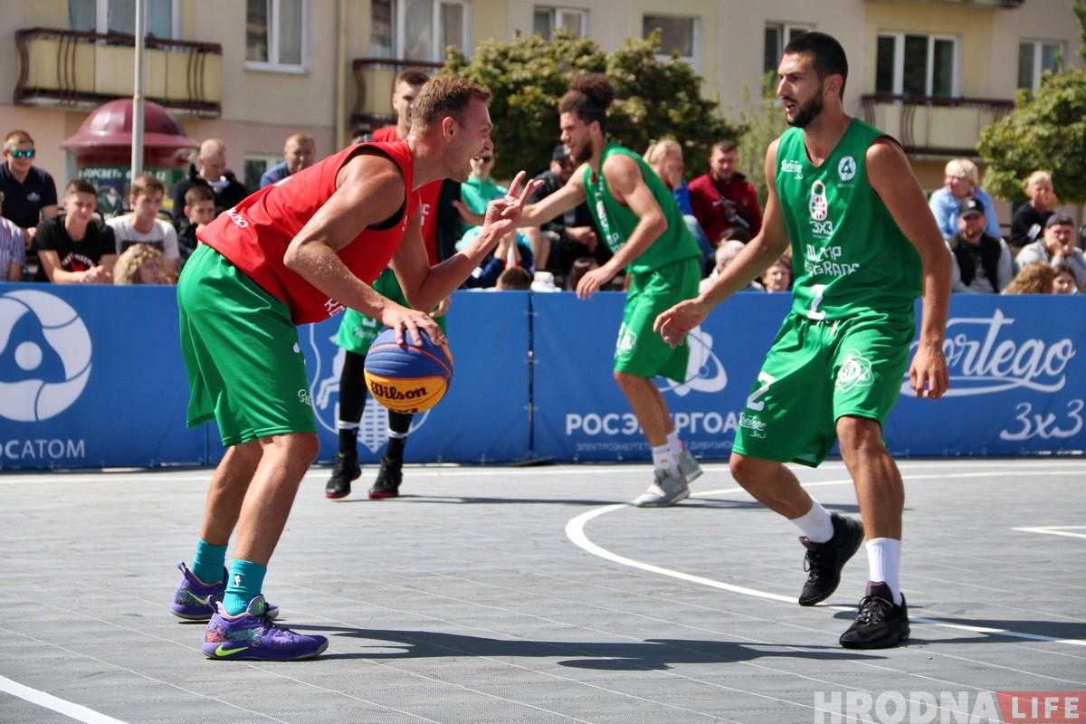 Посмотреть уличный баскетбол в центре Гродно пришли сотни зрителей