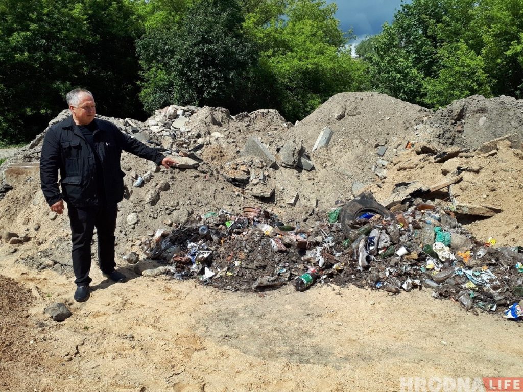 "Хамскае стаўленне да горада". Невядомыя ў цэнтры Гродна зрабілі звалку смецця