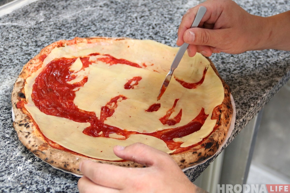 В гродненском Pizzatruck сделали пиццу с портретом гангстера Мейера Ланского